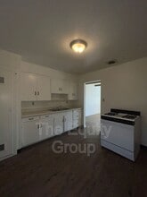 513 E Myrtle Ave in Visalia, CA - Building Photo - Building Photo