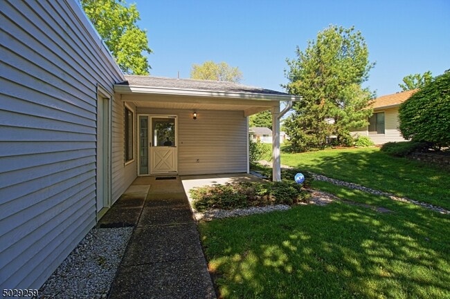 137 Cistus Plaza in Monroe Township, NJ - Building Photo - Building Photo