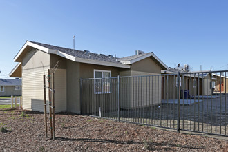 Esperanza Commons in Mendota, CA - Foto de edificio - Building Photo