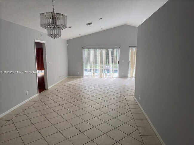 11217 Harbour Springs Cir in Boca Raton, FL - Foto de edificio - Building Photo
