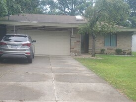 25501 Edgecliff Dr in Euclid, OH - Building Photo