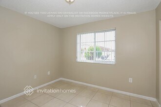 12378 NW 98th Ave in Hialeah Gardens, FL - Foto de edificio - Building Photo