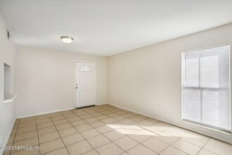 851 Bert Rd in Jacksonville, FL - Building Photo - Building Photo