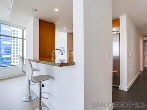 700 W E St in San Diego, CA - Building Photo - Building Photo