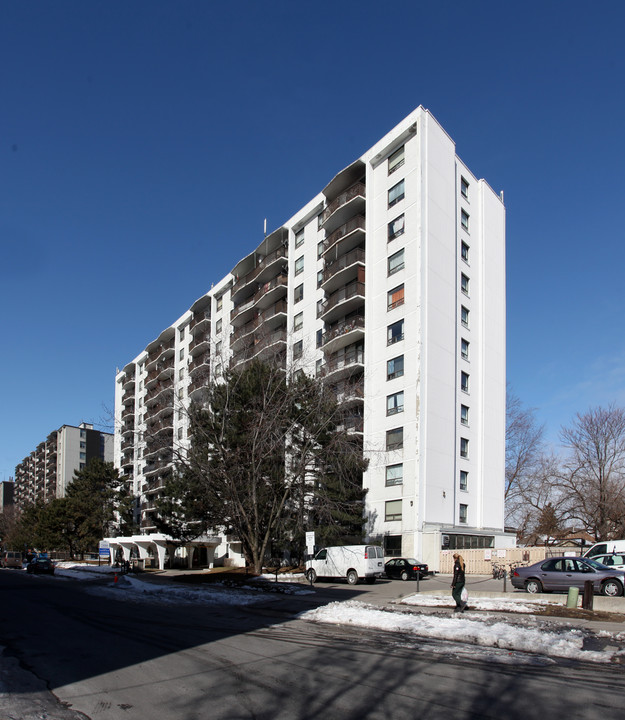 Tiara Mansions in Toronto, ON - Building Photo