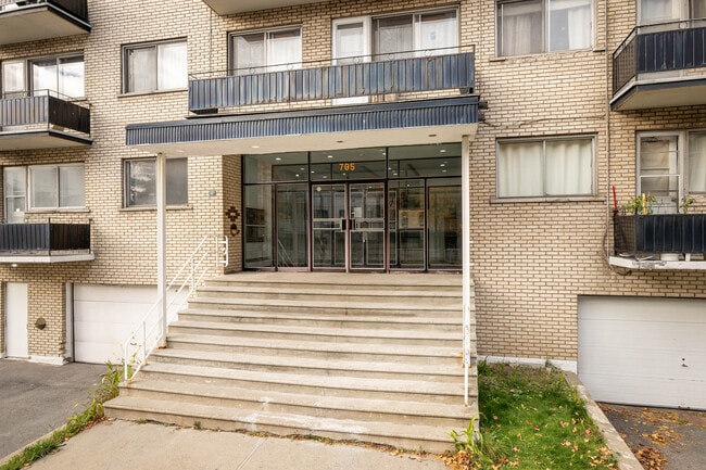705 31E Av in Montréal, QC - Building Photo - Building Photo