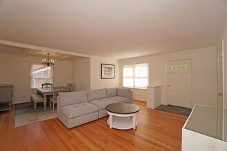 580 Ivy Ct in Lake Forest, IL - Building Photo - Building Photo