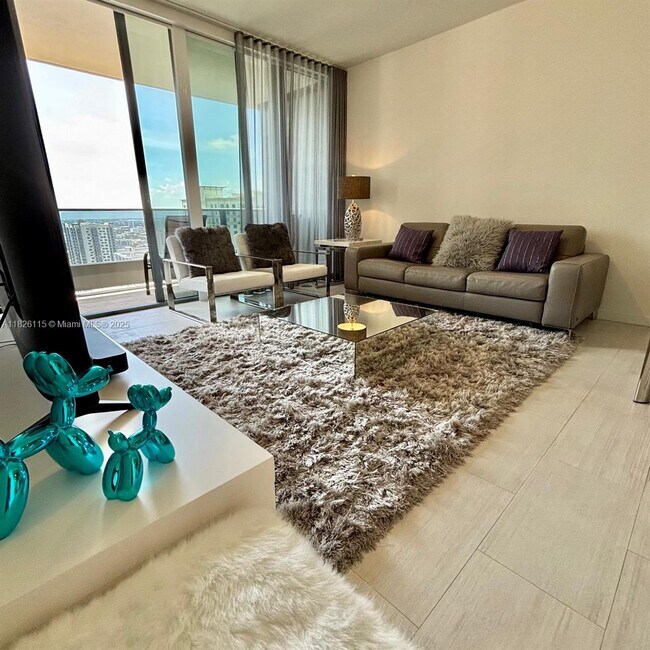 1000 Brickell Plz, Unit 3404 in Miami, FL - Building Photo - Building Photo