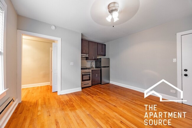 612 W Patterson Ave, Unit 708 in Chicago, IL - Building Photo - Building Photo