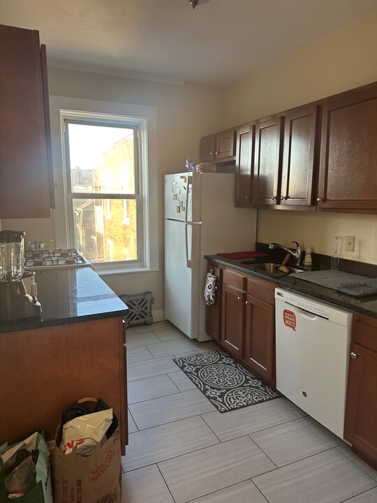 89 Saint Paul St, Unit 3F in Brookline, MA - Building Photo