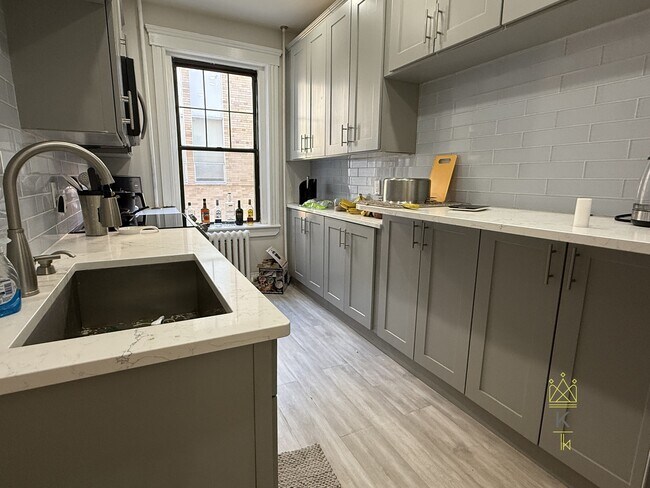 property at 370 Chestnut Hill Ave