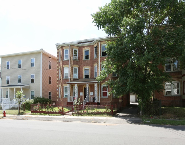 36 Silver St in New Britain, CT - Foto de edificio - Building Photo