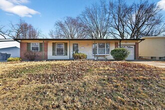 2060 Loveland Dr in Florissant, MO - Building Photo - Building Photo