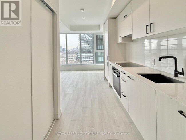 1 Quarrington Lane in North York, ON - Building Photo - Building Photo