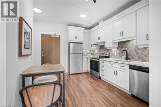 30 Hamilton St S in Waterdown, ON - Building Photo - Building Photo