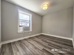 3935 N Janssen, Unit 1 in Chicago, IL - Building Photo - Building Photo