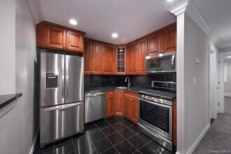 4 Dunstan Pl in Coram, NY - Building Photo - Building Photo