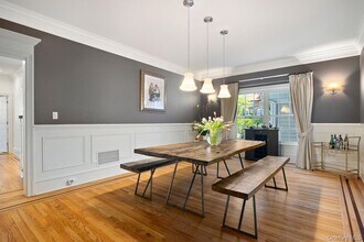 11 School Ln in Scarsdale, NY - Foto de edificio - Building Photo