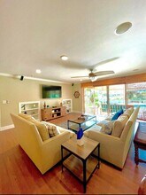 724 Kittyhawk Way in North Palm Beach, FL - Foto de edificio - Building Photo