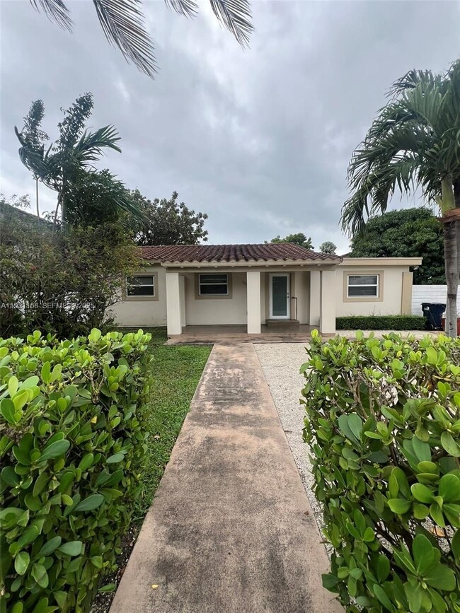 9030 SW 40th Terrace in Miami, FL - Building Photo - Building Photo