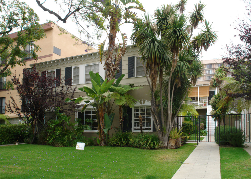 348 N Oakhurst Dr in Beverly Hills, CA - Building Photo