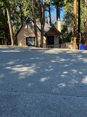 24018 Bowl Rd in Crestline, CA - Building Photo