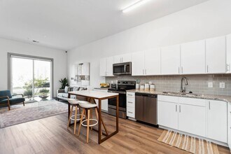 The Point on 38th Apartments in Norfolk, VA - Foto de edificio - Building Photo