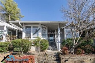 106 Elmwood Cir in Chapel Hill, NC - Building Photo - Building Photo