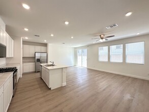 9162 Benton Wds St in Las Vegas, NV - Building Photo - Building Photo