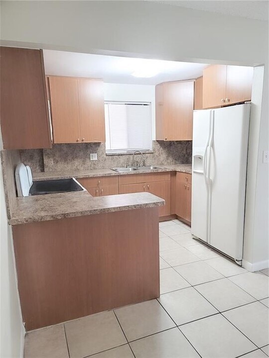 6900 SW 39th St, Unit 106J in Davie, FL - Building Photo