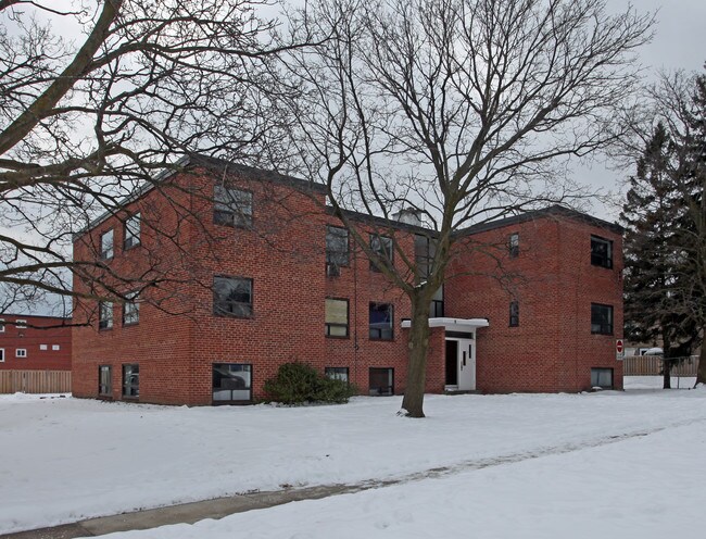 335 Saguenay Ave in Oshawa, ON - Building Photo - Primary Photo