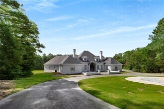 1000 Grayson Pkwy in Grayson, GA - Building Photo - Building Photo