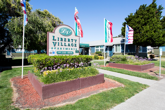 Liberty Village Apartments in Richmond, CA - Foto de edificio - Building Photo