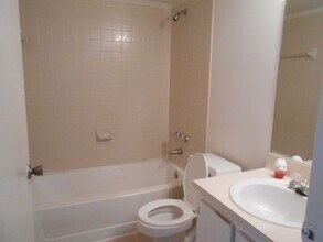 250 Palm Cir W in Pembroke Pines, FL - Building Photo - Building Photo