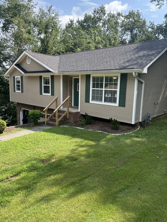 1518 E Crane St in Rossville, GA - Building Photo