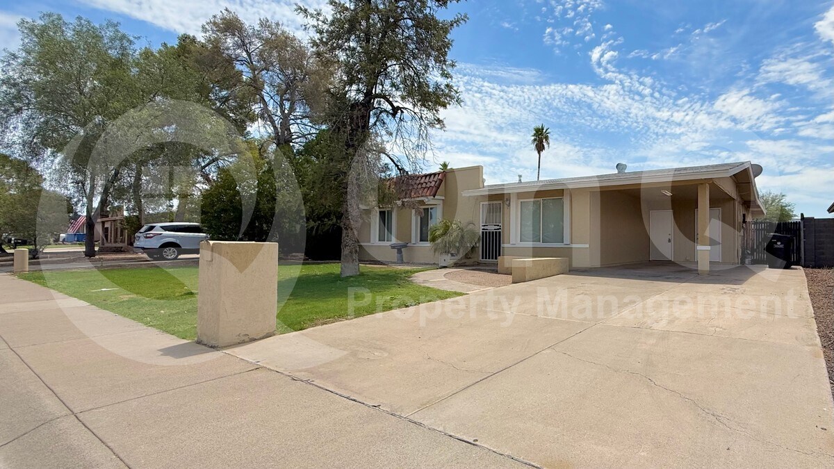 20021 N 17th Dr in Phoenix, AZ - Building Photo