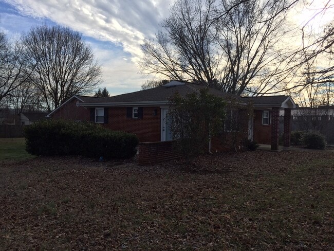 4047 Martha's Vineyard in Morristown, TN - Building Photo - Building Photo