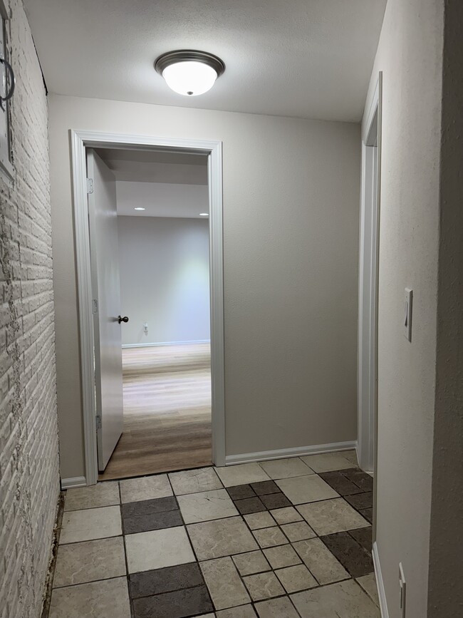 841 Crisman Dr, Unit 12