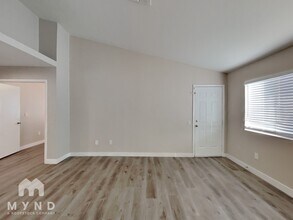 5304 Del Lago Dr in Las Vegas, NV - Building Photo - Building Photo