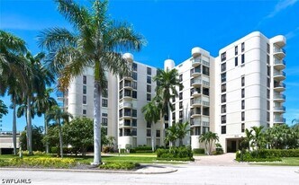 3215 Gulf Shore Blvd N in Naples, FL - Building Photo