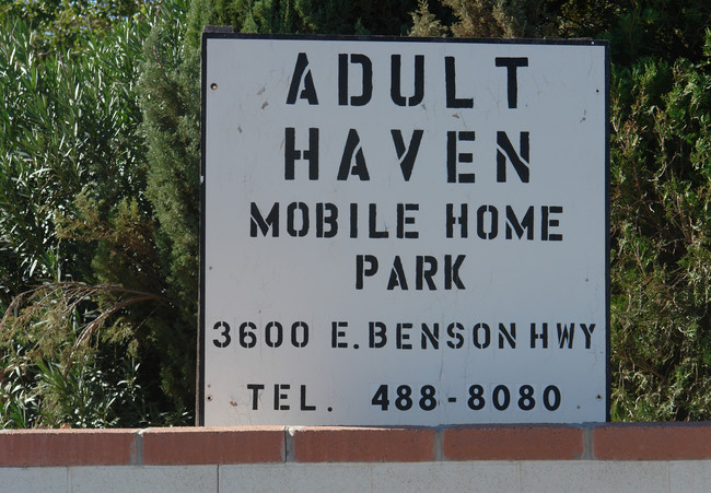 Adult Haven Mobile Home Park in Tucson, AZ - Foto de edificio - Building Photo