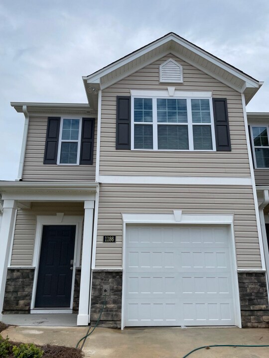 1186 Evelynnview Ln in Kernersville, NC - Building Photo
