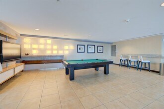 60 SW 13th St, Unit 2818 in Miami, FL - Building Photo - Building Photo