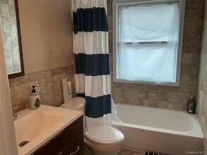 12 E John St in Hicksville, NY - Building Photo - Building Photo