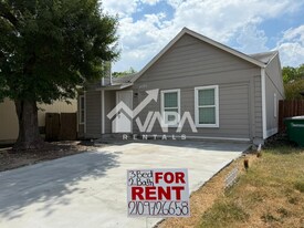 4019 Sunrise Bluff Dr in San Antonio, TX - Building Photo