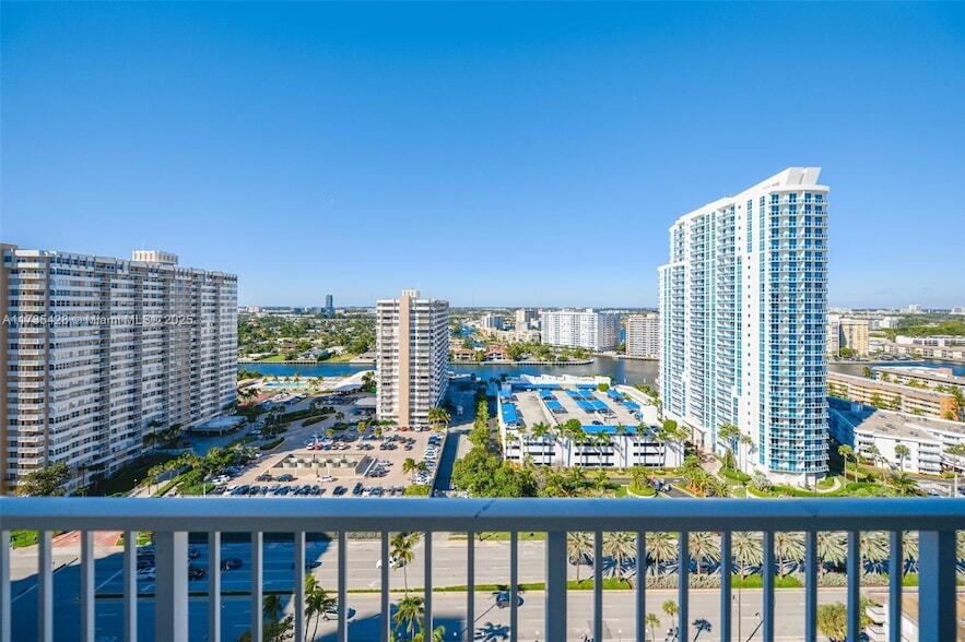 1950 S Ocean Dr, Unit 19E in Hallandale Beach, FL - Building Photo