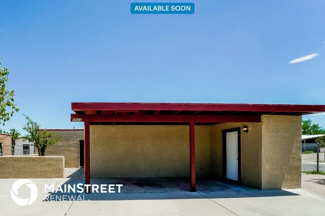 property at 5533 S Santa Cruz Ave