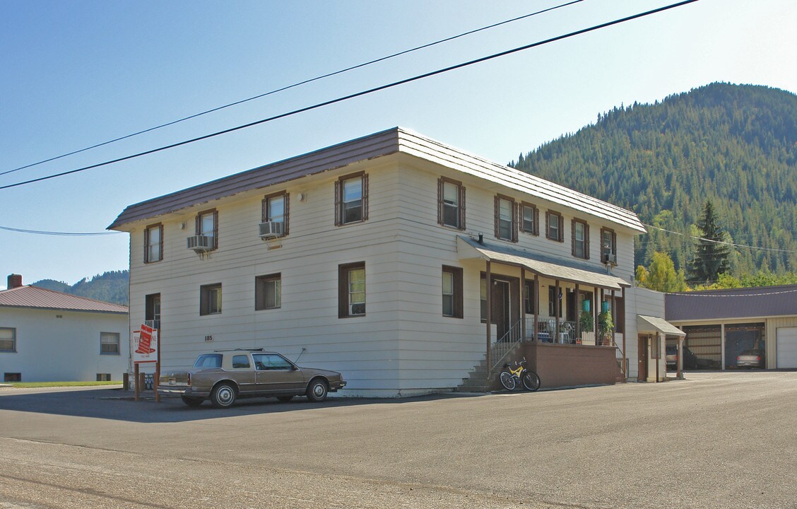 185 W Yellowstone Ave in Osburn, ID - Foto de edificio