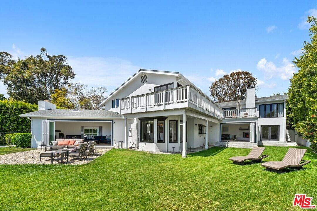 400 Chautauqua Blvd in Los Angeles, CA - Building Photo