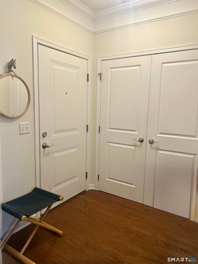 414 Center Meadow Ln in Danbury, CT - Building Photo - Building Photo